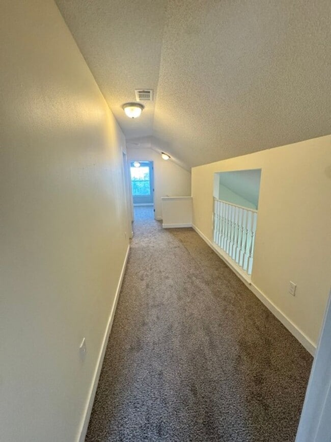 Building Photo - Spacious 4 Bedroom in South Crestview!