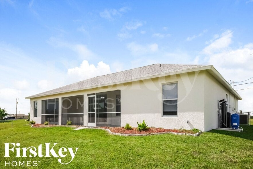 Building Photo - 530 NE 15th Terrace