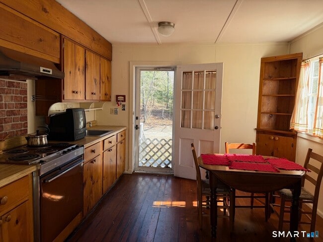 Building Photo - 45 Lakeside Dr