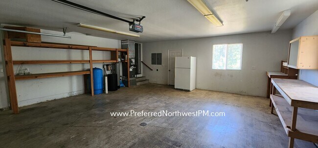 Building Photo - Great 3 Bedroom House with Acreage in Lowell