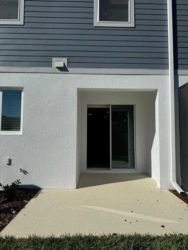 Building Photo - GATED 3 BEDROOM, 2.5 BATHROOM IN OVIEDO