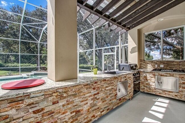 Building Photo - Stunning 5-Bedroom Pool Home on Nearly 2 A...