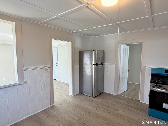 Building Photo - 10 Riverside Ave