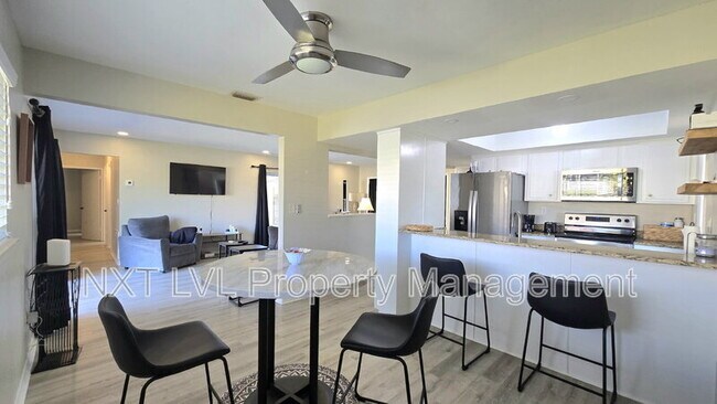 Building Photo - 4279 Island Cir