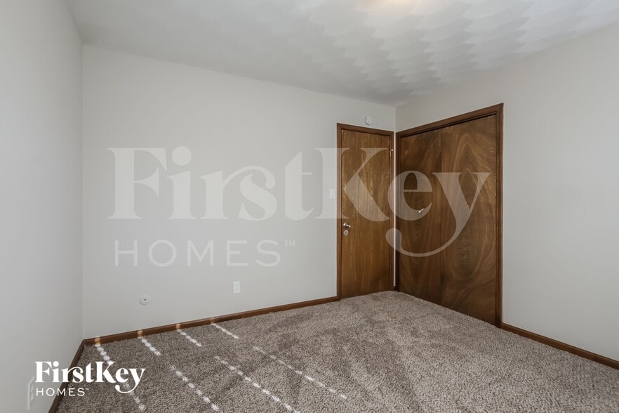 Building Photo - 242 Hargeo Dr