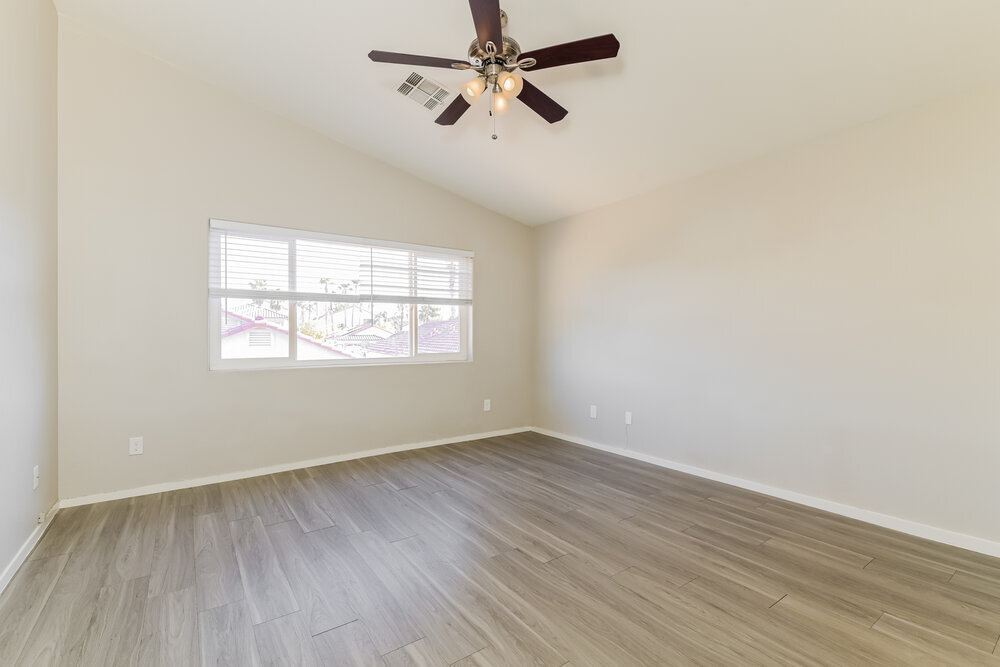 Building Photo - 995 River Walk Ct