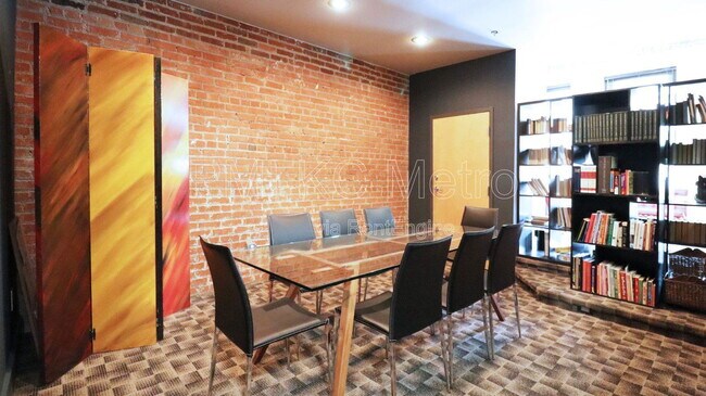 Building Photo - 200 Main St