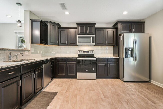 Building Photo - Energy-Efficient 3-Bed, 2.5-Bath Home in Benson!