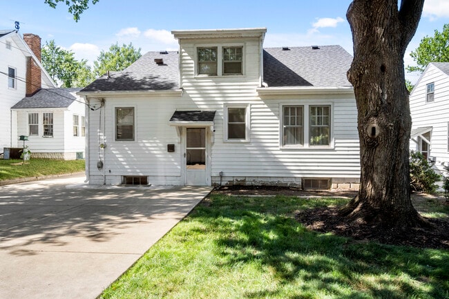 Building Photo - 1223 E Oakland Ave