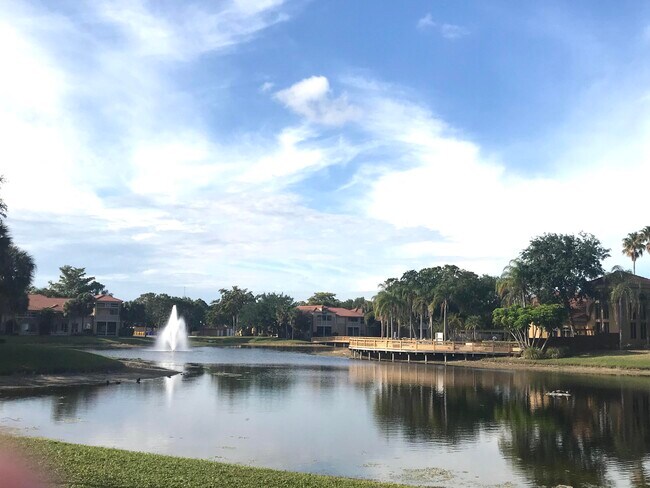 Building Photo - 4815 Via Palm Lakes