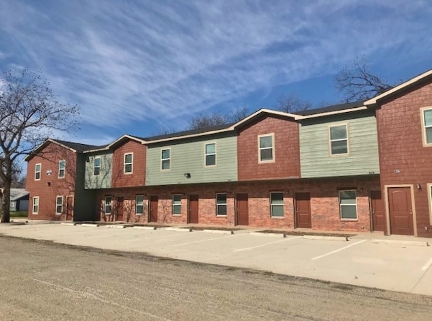Building Photo - Comanche Townhomes
