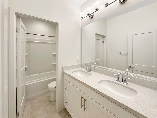 Building Photo - Luxury 4Bd/3.5Ba Smart Home in Gated Lake ...