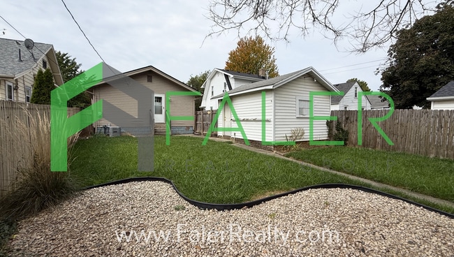 Building Photo - Show-stopping rental available!