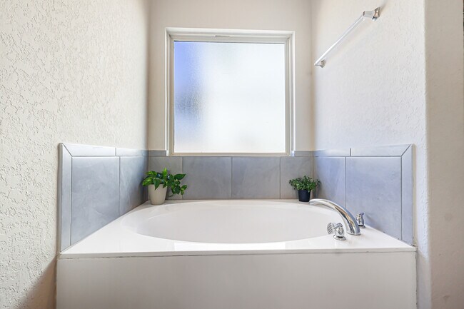 Building Photo - 7039 Diamond Vly