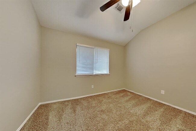 Building Photo - 16907 Spruce Run Dr