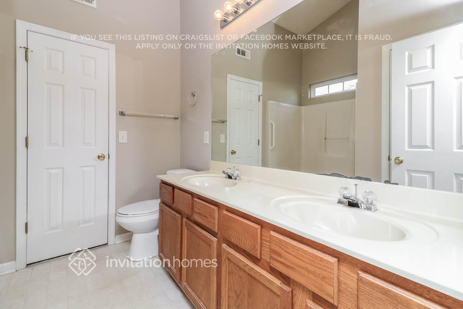 Building Photo - 302 Meadows Ln