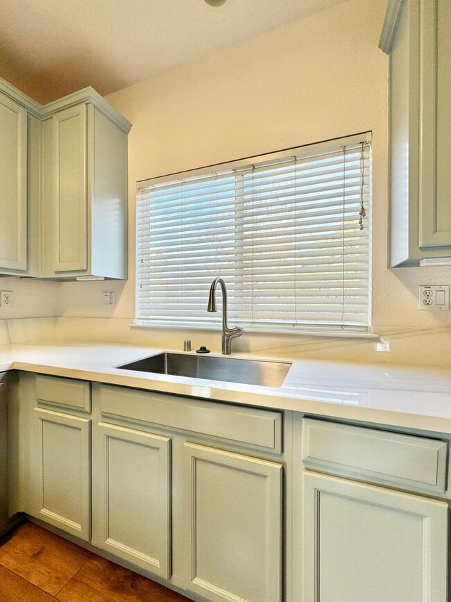 Building Photo - 3 Bedrooms, 2 1/2 Bathrooms, Serene Napa Setting