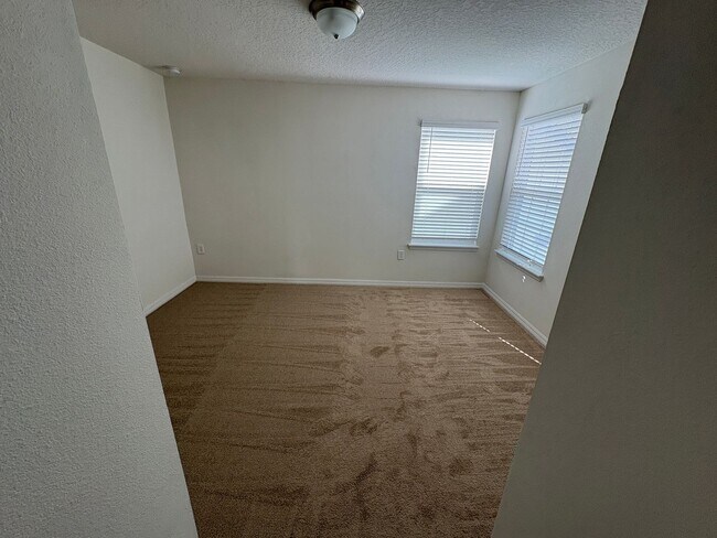 Building Photo - 5 bedroom 3.5 Bath House on Oakland Trails...