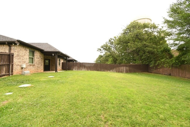 Building Photo - Modern 3-Bedroom 2 Bath Duplex in South Tyler