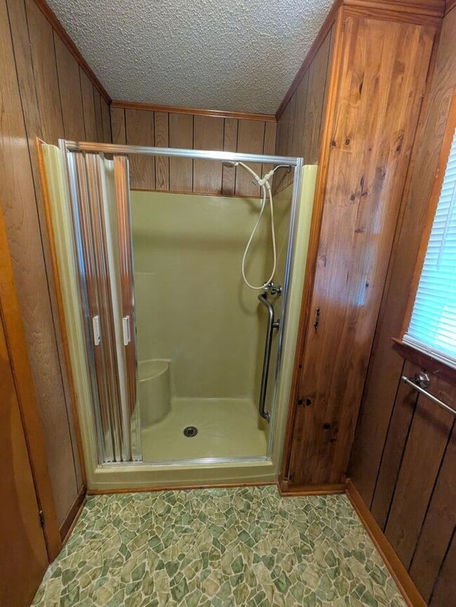 Building Photo - 2BD/2BA Single Family Home in Conover