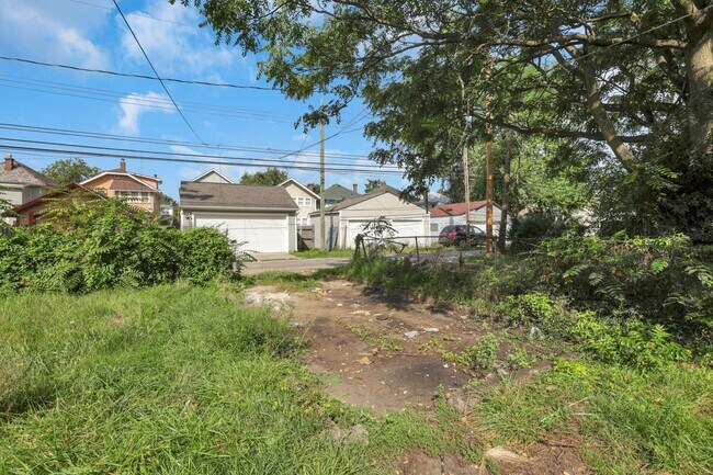 Building Photo - 157 S Eureka Ave
