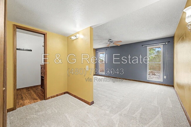 Building Photo - 9847 W Wrangler Dr