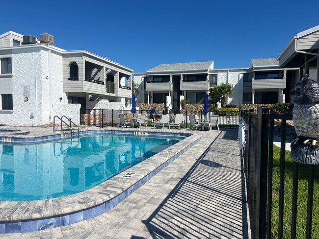 Building Photo - 1BR/1BA Newly Renovated Canal front Condo on Venice Island