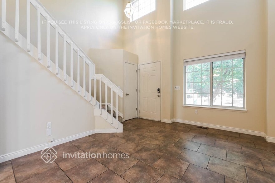 Building Photo - 4992 N Silverlace Dr