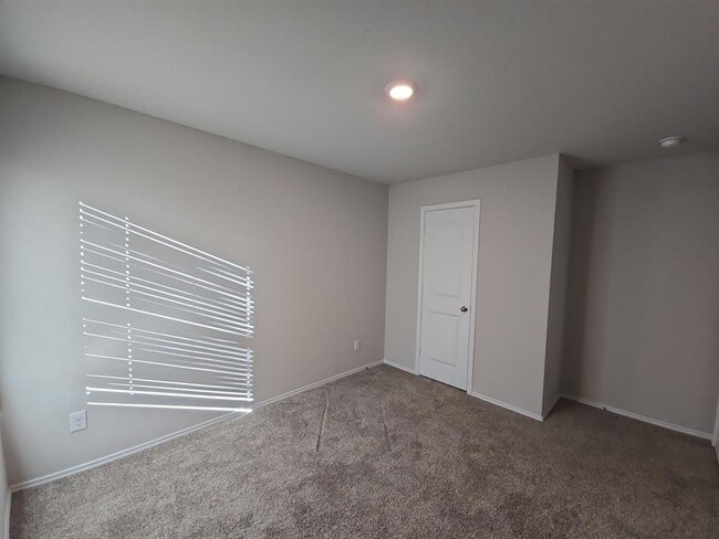 Building Photo - 16790 Lonely Pines Dr