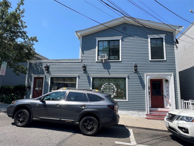 Primary Photo - 206 E Main St