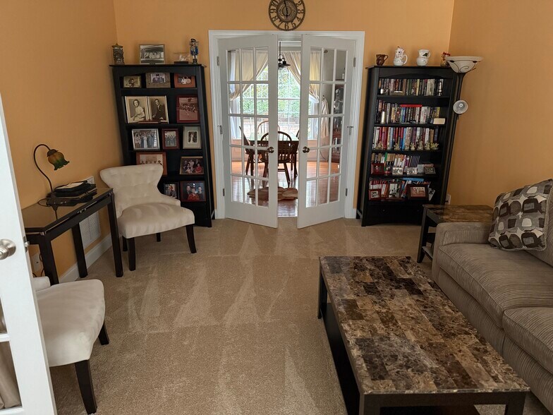 Sitting Room - 10851 Bedfordtown Dr