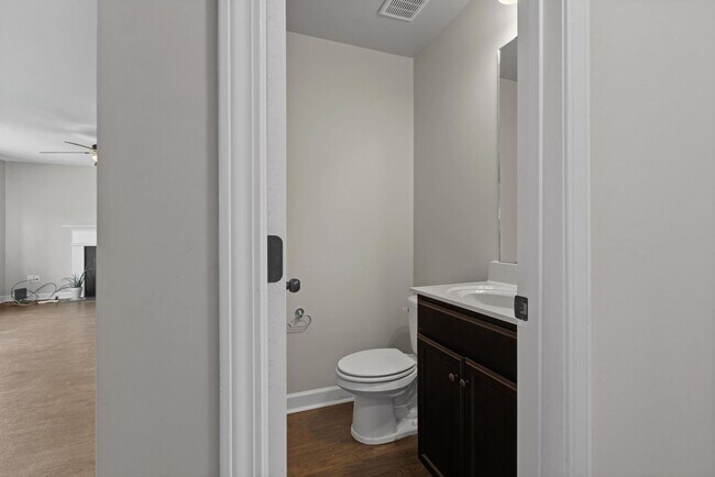Building Photo - Bridgeport Beauty with Bonus Room