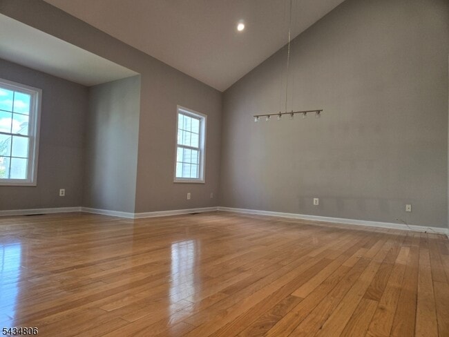 Building Photo - 313 Winthrop Dr