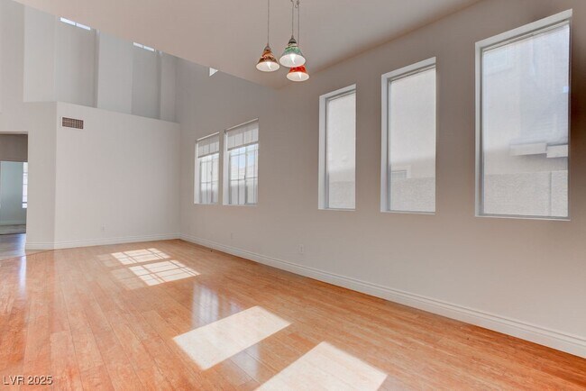 Building Photo - 10381 Walking View Ct