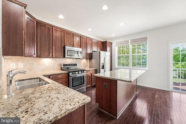Building Photo - 43190 Loudoun Reserve Dr