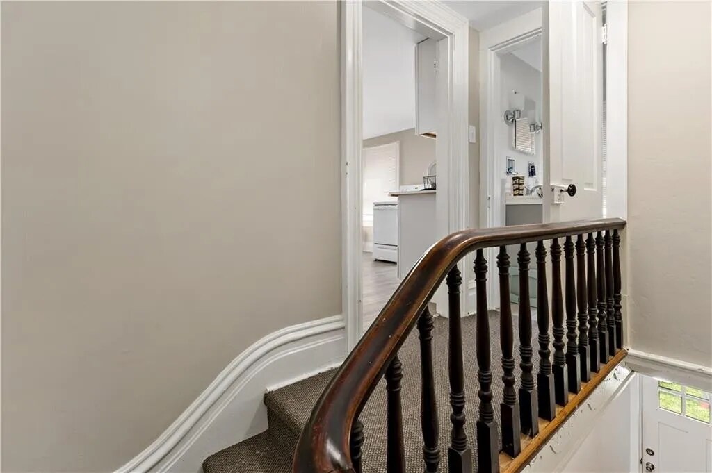 Entry - 5905 Heckert Rd