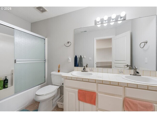 Building Photo - 13923 SW Mistletoe Dr