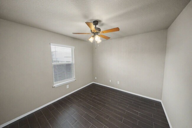 Building Photo - Spacious Single-Story Home with Solar Panels - Realtor Commission: $500
