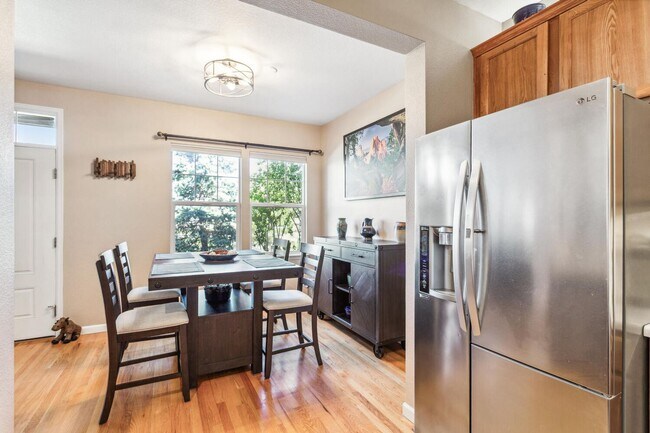 Building Photo - 3 Bedroom, 3 Bth Townhome with 2 Car Garage