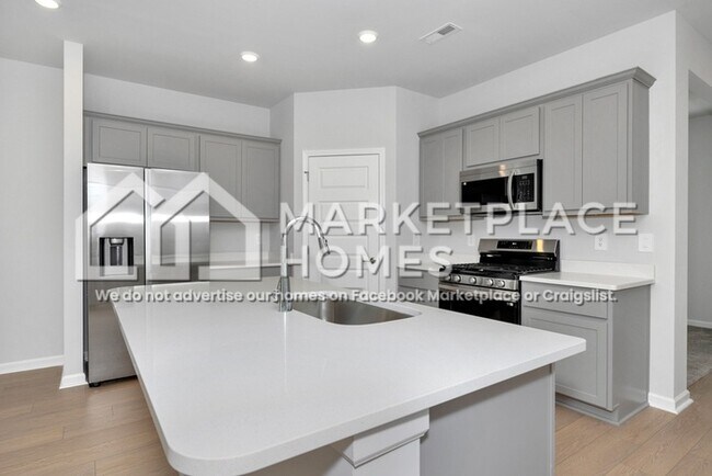 Building Photo - 14773 Mountain Strm Dr