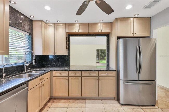 Building Photo - 4949 Village Garden Dr