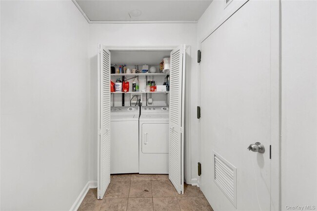 Building Photo - 752 Pelham Rd