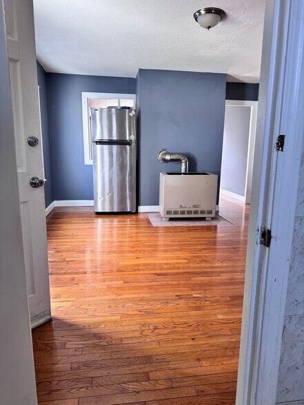 Building Photo - 18 Hall St