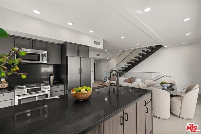 Building Photo - 1257 N Sweetzer Ave