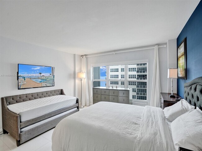 Building Photo - 3750 Galt Ocean Dr