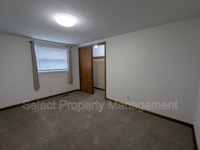 Building Photo - 710 E Cook Rd