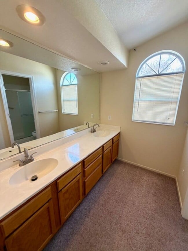 Building Photo - 6125 Greenbrook Dr