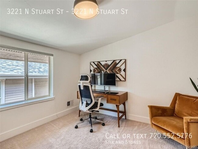 Building Photo - 3221 Stuart St