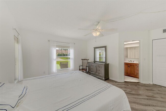 Building Photo - 10215 Regal Dr