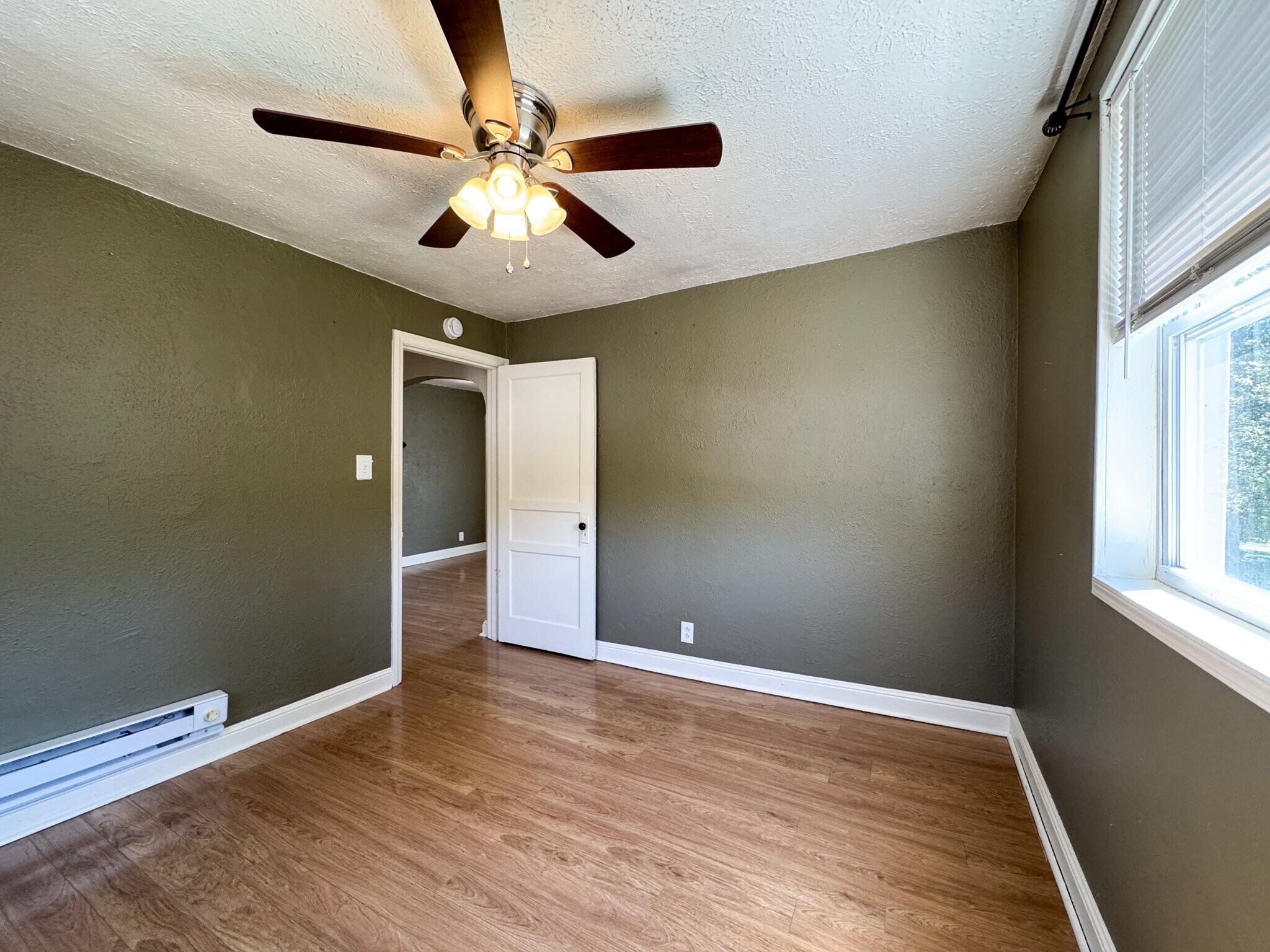 Building Photo - 321 S Walnut St